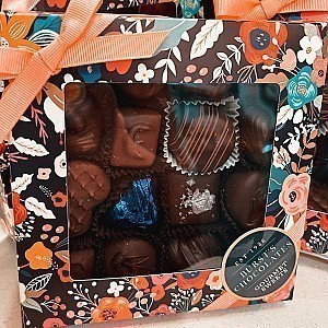 1 1/3lb Floral Chocolate Box