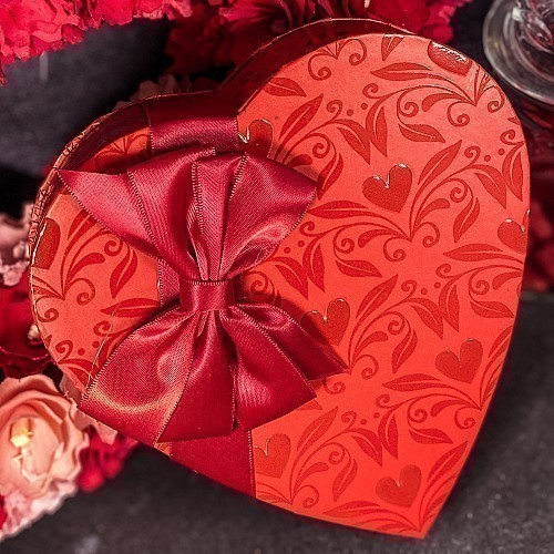 8oz Traditional Red Embossed Heart Box Filled